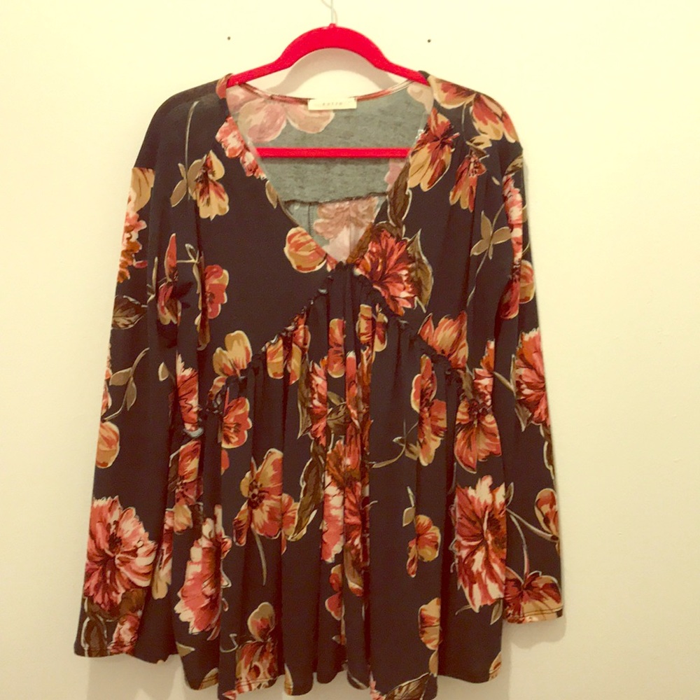 Floral v-neck tunic with ruffle details